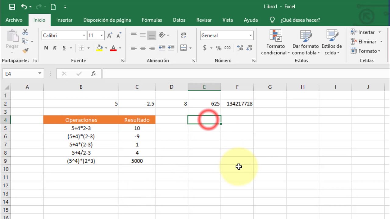 Fórmula matemática con operaciones aritméticas