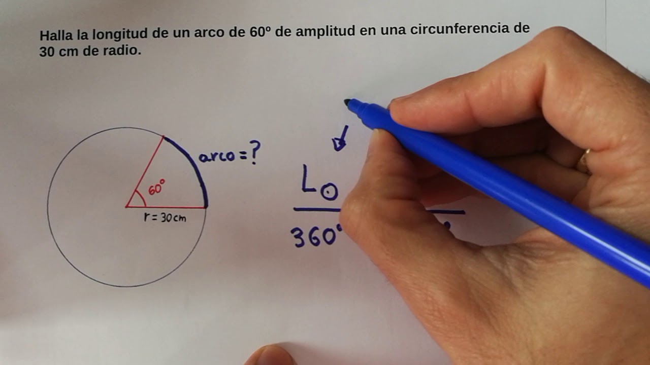 Ángulo en un círculo formado por un arco de circunferencia igual al radio.